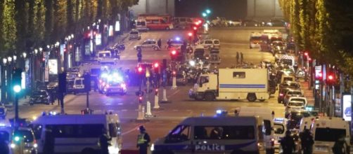 Champs Elysée, identificato attentatore: si chiamerebbe Karim Cheurfi.