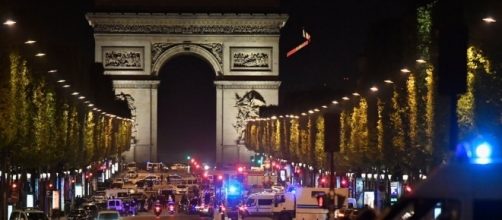 Paris Shootout Leaves Police Officer and Gunman Dead - NYTimes.com - nytimes.com
