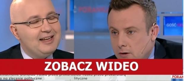 Adrian Klarenbach ostro maglował Kropiewnickiego. Źródło: TVP Info. Adrian Klarenbach ostro maglował Kropiewnickiego. Źródło: TVP Info.