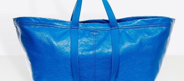 Balenciaga copia la bolsa de Ikea y la pone a la venta por 1.700 euros - lavozdegalicia.es Balenciaga copia la bolsa de Ikea y la pone a la venta por 1.700 euros - lavozdegalicia.es