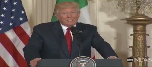 Comment Donald Trump a-t-il réagit après l'attaque terroriste survenue sur les Champs-Elysées ? Comment Donald Trump a-t-il réagit après l'attaque terroriste survenue sur les Champs-Elysées ?