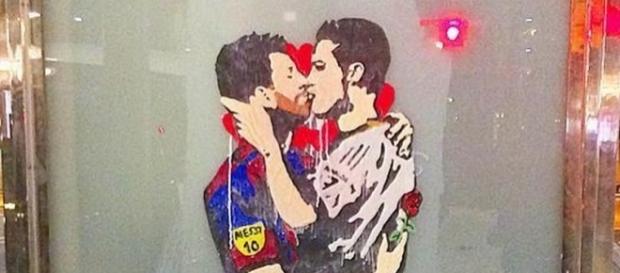 INSOLITE : L'amour fou entre Messi et CR7 ! INSOLITE : L'amour fou entre Messi et CR7 !