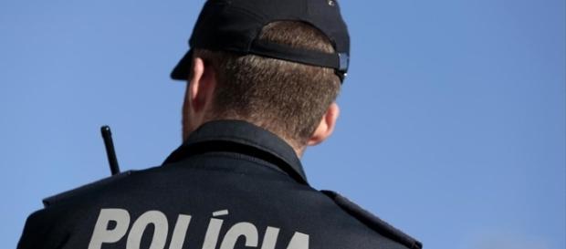 Mais um polícia agredido no cumprimento do dever. Mais um polícia agredido no cumprimento do dever.