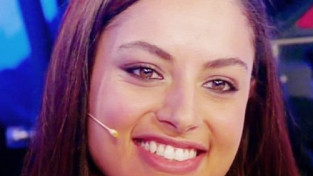 Uomini e Donne, registrazione 19/4: il bacio tra Desir&eacute;e e Mattia.