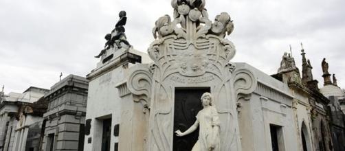 Recoleta, entre los cementerios más increíbles del mundo - clarin.com