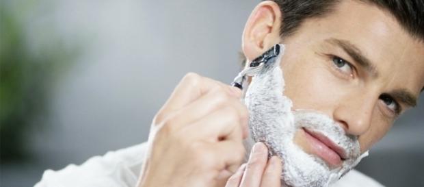 O momento de fazer a barba deve ser prazeroso para você e não um problema O momento de fazer a barba deve ser prazeroso para você e não um problema