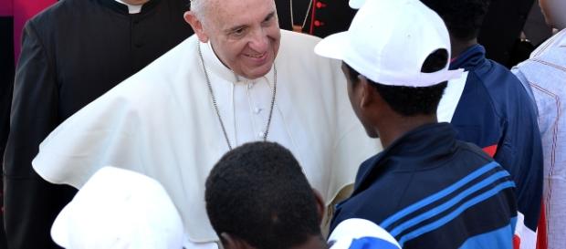 Papa Francesco tra i migranti a Lampedusa Papa Francesco tra i migranti a Lampedusa
