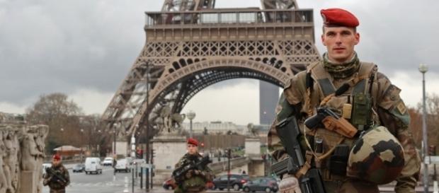 paris-soldaten-em-anschlaege.jpg - k-networld.de paris-soldaten-em-anschlaege.jpg - k-networld.de