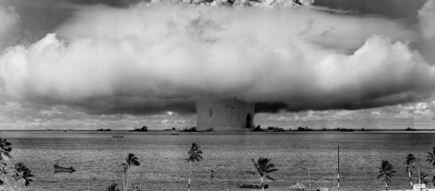 Teste nuclear no Atol de Bikini (Operação Crossroads - 25 de julho de 1946) Teste nuclear no Atol de Bikini (Operação Crossroads - 25 de julho de 1946)