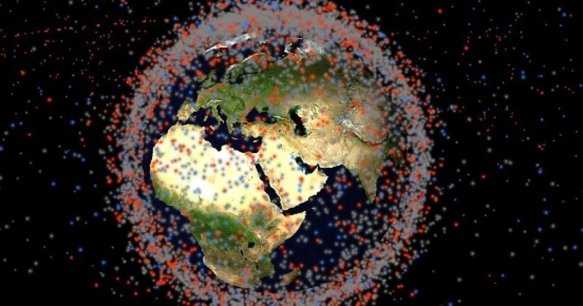 Много спутников. Земля из космоса со спутника. Околоземное космическое пространство. Как выглядит земля. Карта космического мусора.