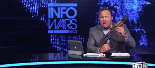 How Infowars Became the Opposite of Everything It Set Out to Be - Vice - vice.com