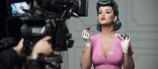 Katy Perry on loving her body: 'I'm curvy, I'm not sample-size' - mashable.com