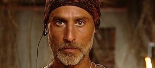 La verità sulla bandana di Raz Degan, ecco perché la indossa sempre