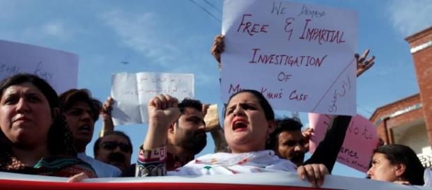 Agitating against the death of Mashal Khan https://www.kualalumpurpost.net/pakistan-student-beaten-to-death-for-blasphemy-following-university-debate/ Agitating against the death of Mashal Khan https://www.kualalumpurpost.net/pakistan-student-beaten-to-death-for-blasphemy-following-university-debate/