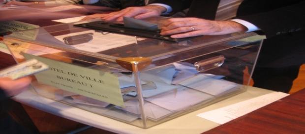 Le 9 mars 2008, une urne pour l'élection municipale à Cognac Le 9 mars 2008, une urne pour l'élection municipale à Cognac