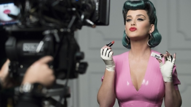 Katy Perry on loving her body: 'I'm curvy, I'm not sample-size' - mashable.com