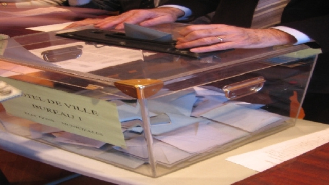 Le 9 mars 2008, une urne pour l'&eacute;lection municipale &agrave; Cognac