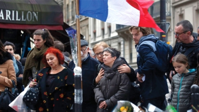 TERRORE A PARIGI | Hollande: &ldquo;&Egrave; un atto di guerra&rdquo;. Tra i 129 ... - cittadino.ca
