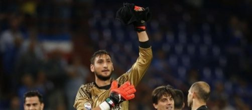 Donnarumma, il bacio al Milan e la strategia di Raiola: Juve ... - ilbianconero.com