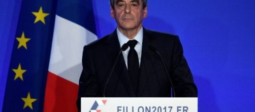 Francois Fillon parle a ses sympathisans