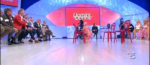 il programma "Uomini e Donne" non andrà in onda su canale 5, il 24 e il 25 aprile 2017