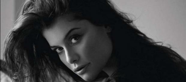 A musa Alline Moraes fala de como ficou conhecendo o pai A musa Alline Moraes fala de como ficou conhecendo o pai