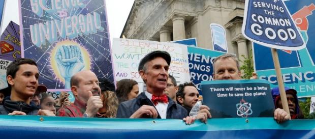 Bill Nye and Fellow Celebrities March on Earth Day - vulture.com Bill Nye and Fellow Celebrities March on Earth Day - vulture.com