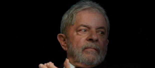 Depoimento de Lula a Moro foi adiado. Depoimento de Lula a Moro foi adiado.