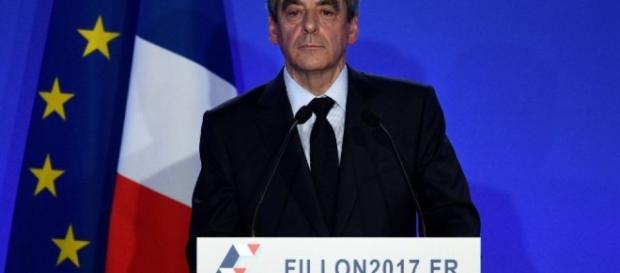 Francois Fillon parle a ses sympathisans Francois Fillon parle a ses sympathisans