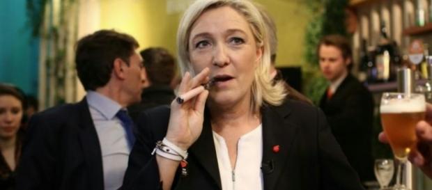 Macron-Le Pen al ballottaggio del 7 maggio. Macron-Le Pen al ballottaggio del 7 maggio.