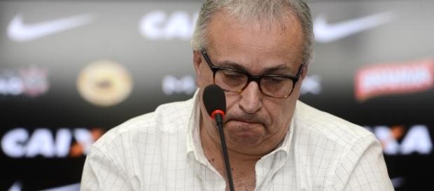 Roberto de Andrade confirma possível saída do meia-atacante Guilherme Roberto de Andrade confirma possível saída do meia-atacante Guilherme