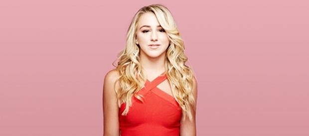 Was Abby Lee Miller the main reason why Chloe Lukasiak and her mom left "Dance Moms?" (via Blasting News library) Was Abby Lee Miller the main reason why Chloe Lukasiak and her mom left "Dance Moms?" (via Blasting News library)