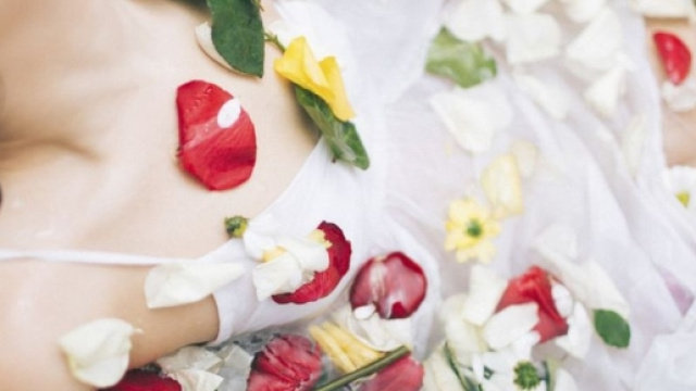 Les huiles essentielles : les effets thérapeutiques, les modes d’emploi…