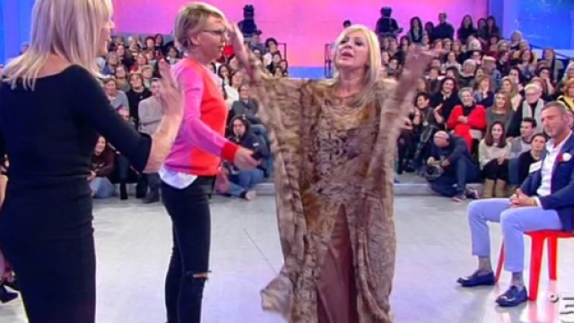 Uomini e Donne oggi 24 aprile non va in onda