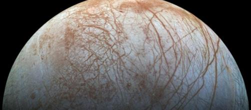 European scientists set eyes on ice moon Europa - BBC News - bbc.com
