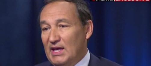 United Airlines CEO Oscar Munoz won't be promoted to chairman ... - cnn.com