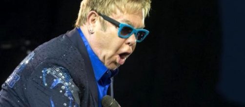 Annullati i concerti di Elton John, colpito da un'infezione rara