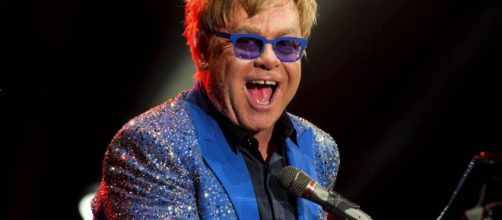 Elton John annulla i concerti: "Ha rischiato di morire"
