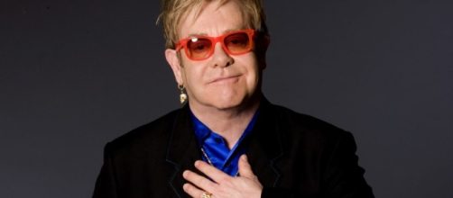 Elton John colpito da una grave infezione: ha 'sfiorato' la morte