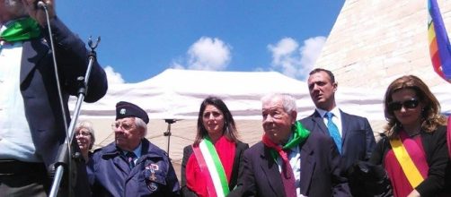 Virginia Raggi al corteo dell'ANPI a Roma (Foto esclusiva BN)
