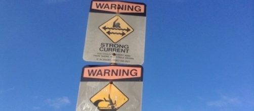 Warning sign for swimmers at Waimea Bay