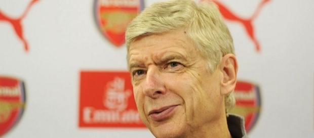 Arsene Wenger answers journalists' questions. Arsene Wenger answers journalists' questions.