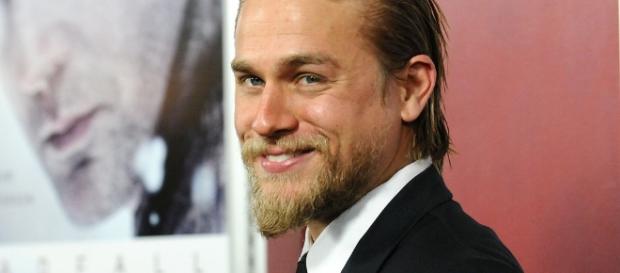 Charlie Hunnam Reveals Why He Started Vaping - VaporVanity.com - vaporvanity.com Charlie Hunnam Reveals Why He Started Vaping - VaporVanity.com - vaporvanity.com