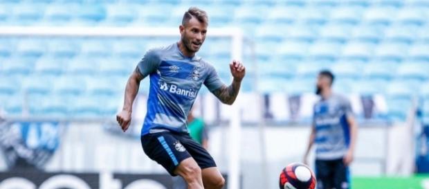 Gastón Fernandez em treino no Grêmio Gastón Fernandez em treino no Grêmio