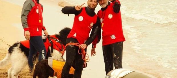 IN FOTO TRE SOCI DELLA SCUOLA DI SALVATAGGIO NAUTICO IN FOTO TRE SOCI DELLA SCUOLA DI SALVATAGGIO NAUTICO