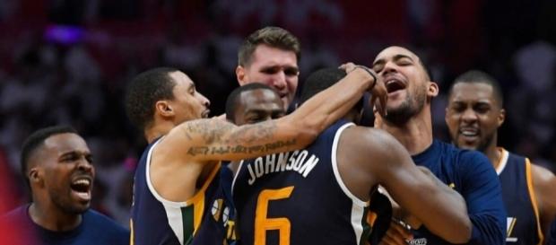 Johnson's drive at buzzer lifts Jazz over Clippers in Game 1 ... - philstar.com Johnson's drive at buzzer lifts Jazz over Clippers in Game 1 ... - philstar.com