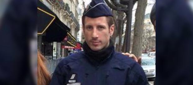 Macron et Le Pen présents lors de l'hommage à Xavier Jugelé Macron et Le Pen présents lors de l'hommage à Xavier Jugelé