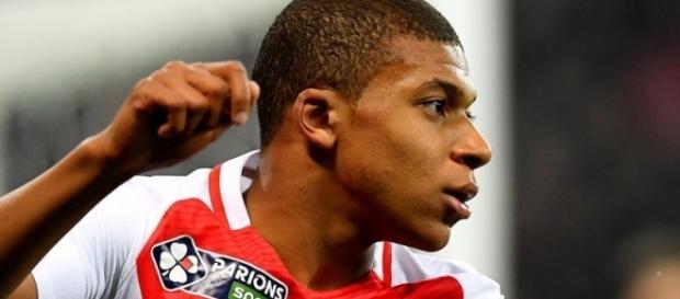 Mbappé, durante un partido disputado con el Mónaco Mbappé, durante un partido disputado con el Mónaco