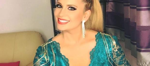 Paula Chirilă este susținută de fani pentru a prezenta emisiunea "Jumătatea mea" Paula Chirilă este susținută de fani pentru a prezenta emisiunea "Jumătatea mea"