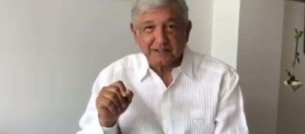 Vía Facebook AMLO niega recibir dinero de procedencia desconocida Vía Facebook AMLO niega recibir dinero de procedencia desconocida